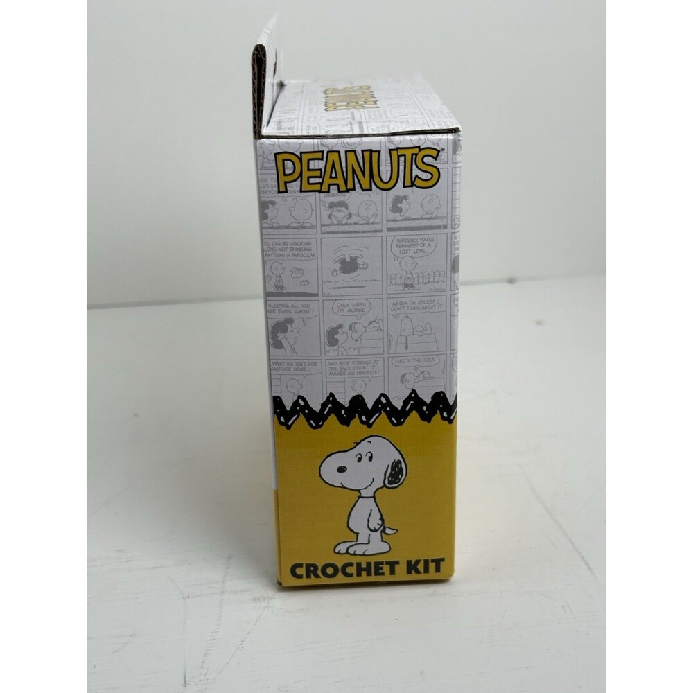 Peanuts Crochet Kit Snoopy - Picture 4 of 5